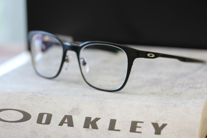 OAKLEY