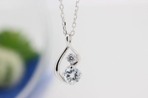 アクアマリンネックレス