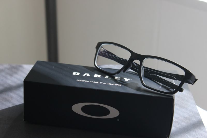 OAKLEY