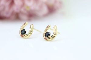 K10YG馬蹄ピアス