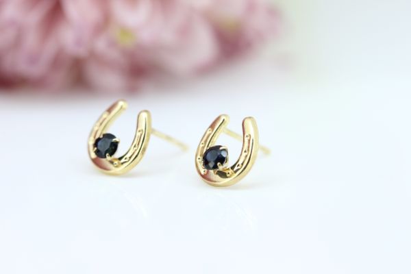 K10YG馬蹄ピアス