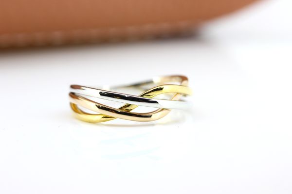 スリーカラーリング