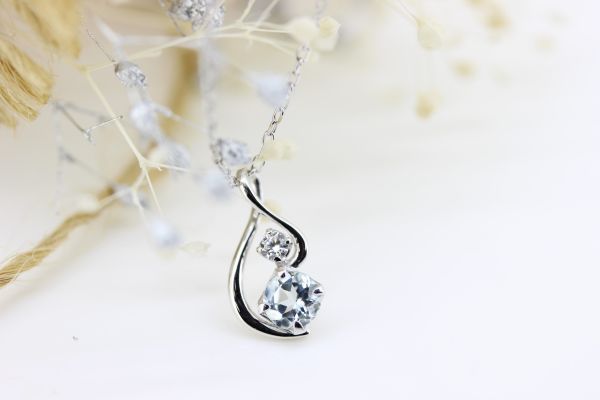 アクアマリンネックレス